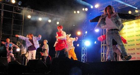 ５曲を披露したＢＡＬＬＩＳＴＩＫ　ＢＯＹＺ＝千葉・幕張メッセ