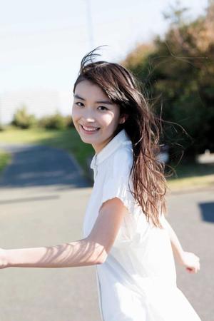 　新人女優の登竜門と言われる「ポカリスエット」ＣＭのヒロインを務めた茅島みずき