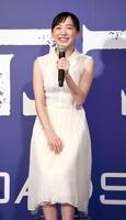 　笑顔で吹き替えの感想を話す芦田愛菜＝帝国ホテル東京