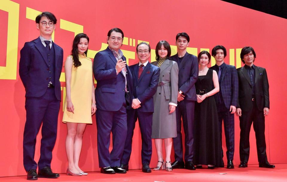 ワールドプレミアで勢ぞろいした（左から）田中亮監督、織田梨沙、小手伸也、小日向文世、長澤まさみ、東出昌大、竹内結子、三浦春馬、江口洋介