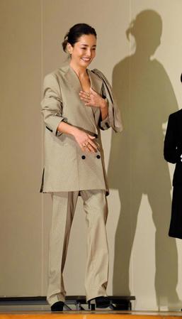 ベストマザー賞を受賞に登場する梨花＝東京・築地の浜離宮朝日小ホール（撮影・堀内翔）