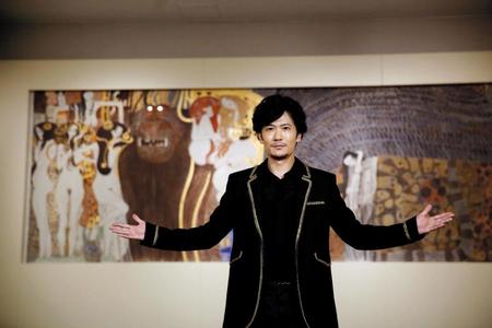 　「クリムト展」を訪れた稲垣吾郎＝東京都美術館