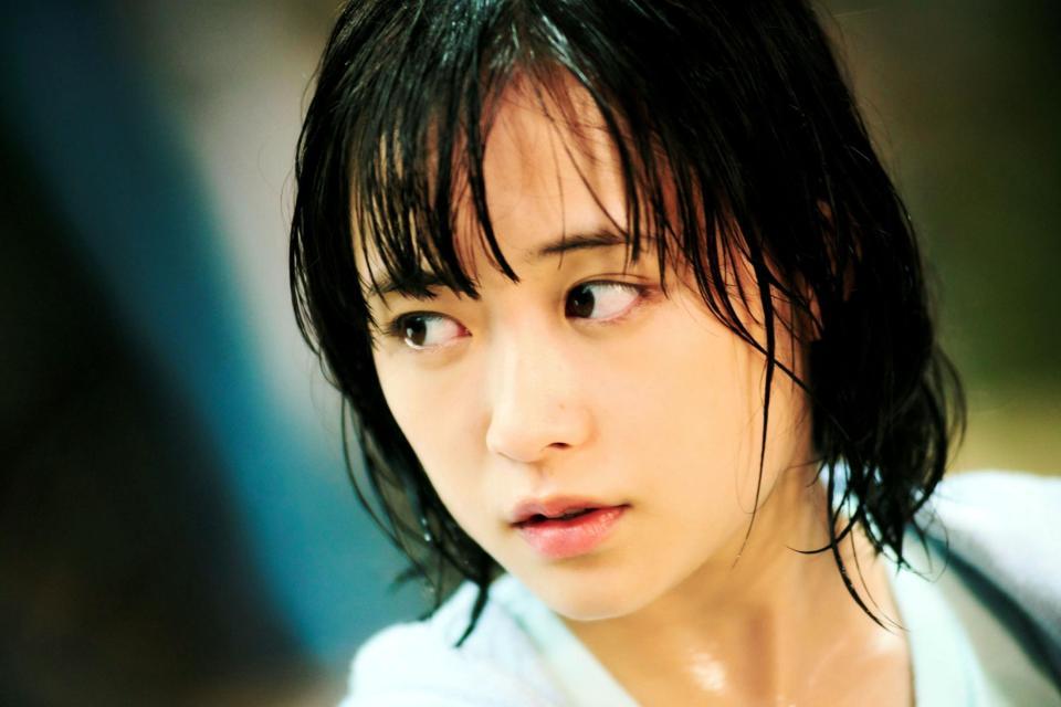 初主演ドラマでびしょぬれになる大原櫻子