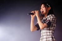 卒業公演で歌うＮＧＴ４８の長谷川玲奈＝新潟市のＮＧＴ４８劇場（Ｃ）ＡＫＳ