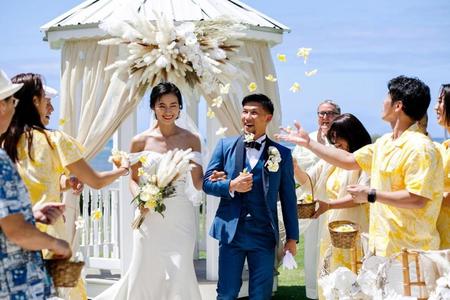 米ハワイで挙式した卜部弘嵩（右）と高橋ユウ夫妻＝ザ・カハラ　オーシャンフロント　ガーデンウェディング（ｃ）ＷＡＴＡＢＥ　ＷＥＤＤＩＮＧ