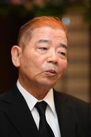 　木村進さんの思い出を語る池乃めだか＝大阪市内（撮影・山口登）