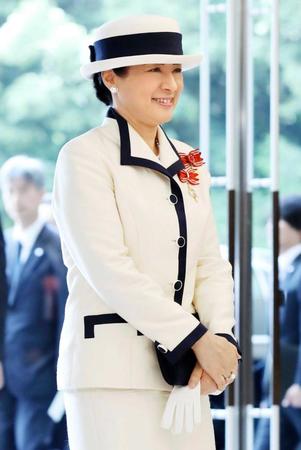 　全国赤十字大会に出席のため、会場に到着された皇后さま＝東京都渋谷区（代表撮影）