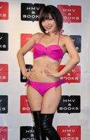 　水着姿でイベントを行った藤田江名＝都内