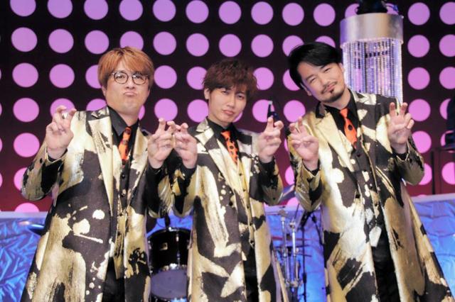 純烈　ツーショット　酒井 純烈ではぽっちゃりメガネを担当しているリーダー💜 いつもは3人