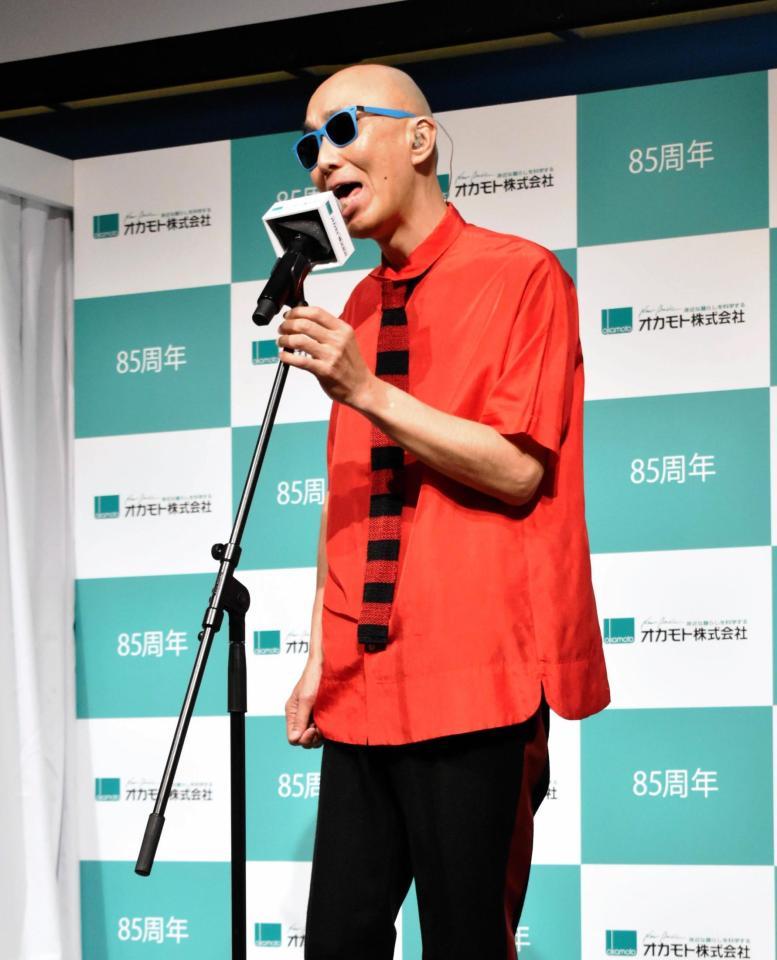 応援ソングを披露したサンプラザ中野くん＝都内