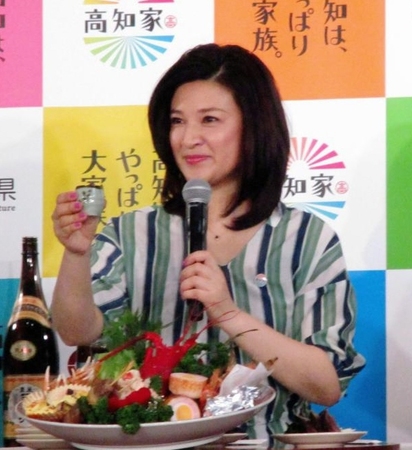 ２０１９年度「高知家プロモーション」発表会に登場した島崎和歌子＝東京・海岸スタジオ