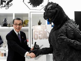 宝田明、“同級生”ゴジラと固い握手　「６５周年記念イベント」で感慨無量