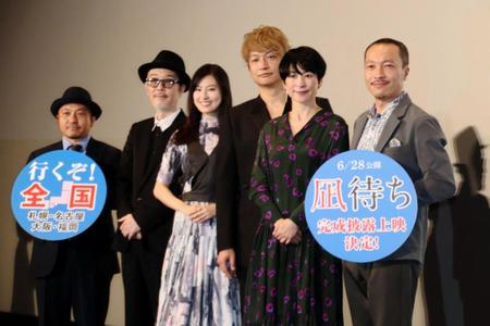 　白石和彌監督（左）との再タッグを熱望した香取慎吾（左から４人目）＝東京・六本木