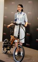 電動バイクをアピールしたのん＝東京・代官山Ｔ-ＳＩＴＥ