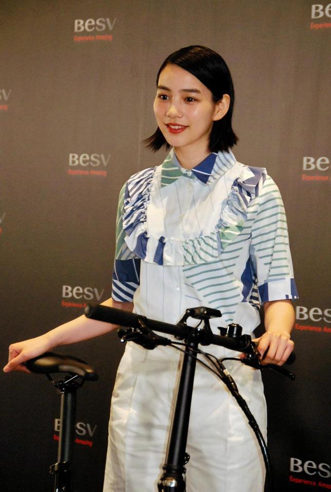 電動バイクをアピールしたのん＝東京・代官山Ｔ-ＳＩＴＥ