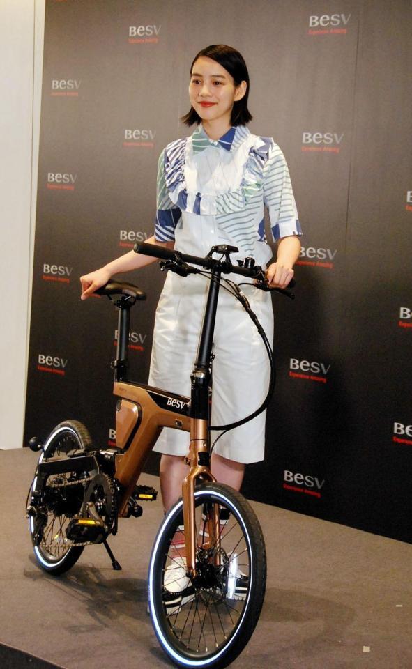 電動バイクをアピールしたのん＝東京・代官山Ｔ-ＳＩＴＥ
