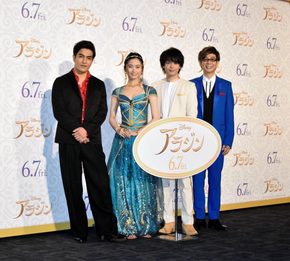 映画「アラジン」のイベントに登場した（左から）北村一輝、木下晴香、中村倫也、山寺宏一＝東京・ＴＯＨＯシネマズ日比谷