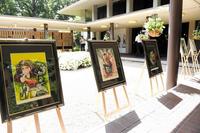モンキー・パンチさんを偲ぶ会の会場に並べられたモンキー・パンチさんの作品＝東京・青山葬儀所（撮影・開出牧）