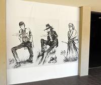 モンキー・パンチさんを偲ぶ会の会場に並ぶ作品＝東京・青山葬儀所（撮影・開出牧）