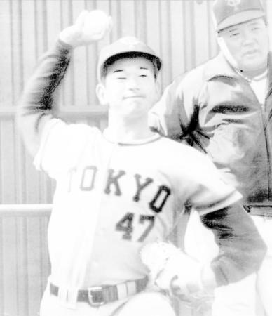 　宮崎キャンプでブルペン投球する巨人・林泰宏＝８０年