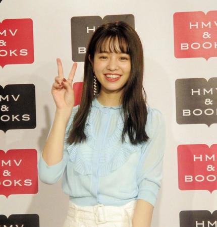 初のスタイルブック「＃まゆうだけ」の発売記念イベントを行った横田真悠＝都内