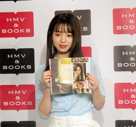 初のスタイルブック「＃まゆうだけ」の発売記念イベントを行った横田真悠＝都内