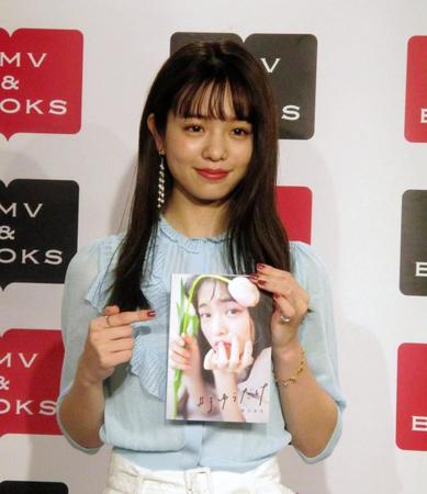 初のスタイルブック「＃まゆうだけ」の発売記念イベントを行った横田真悠＝都内