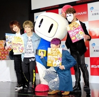 　イベントに登場したゴールデンボンバーの（左から）鬼龍院翔、喜矢武豊、歌広場淳、樽美酒研二＝都内