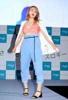 　ステージ上でポーズを決める丸山桂里奈＝都内（撮影・棚橋慶太）