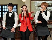 撮影現場でのエピソードを笑顔で話す（左から）福士蒼汰、石原さとみ、志尊淳＝ＴＢＳ緑山スタジオ（撮影・三好信也）