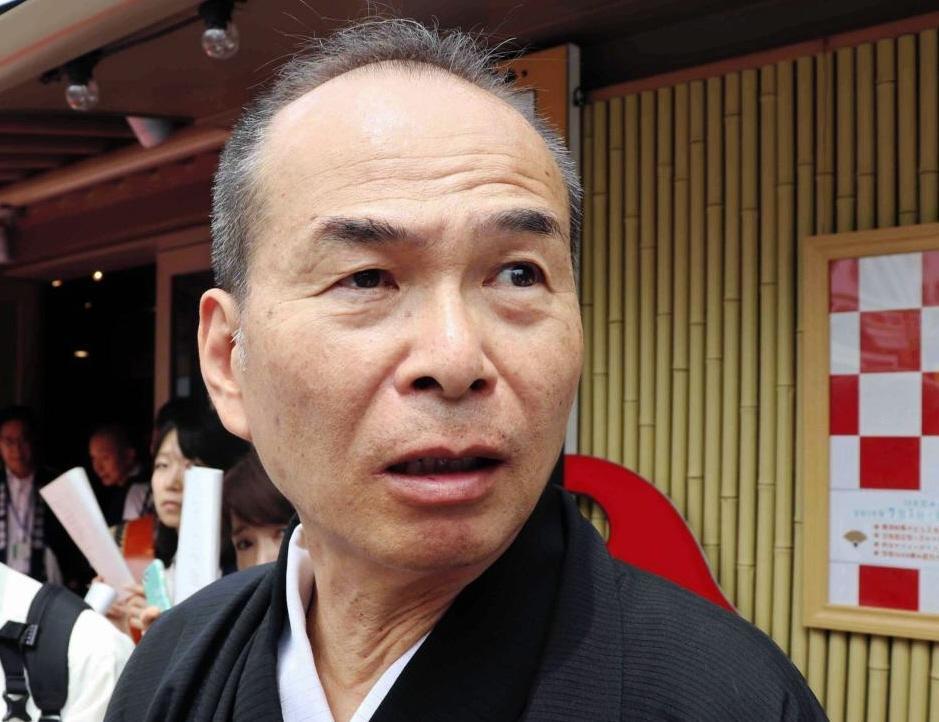 　春風亭昇太の結婚に驚いていた笑福亭仁智＝天満天神繁昌亭