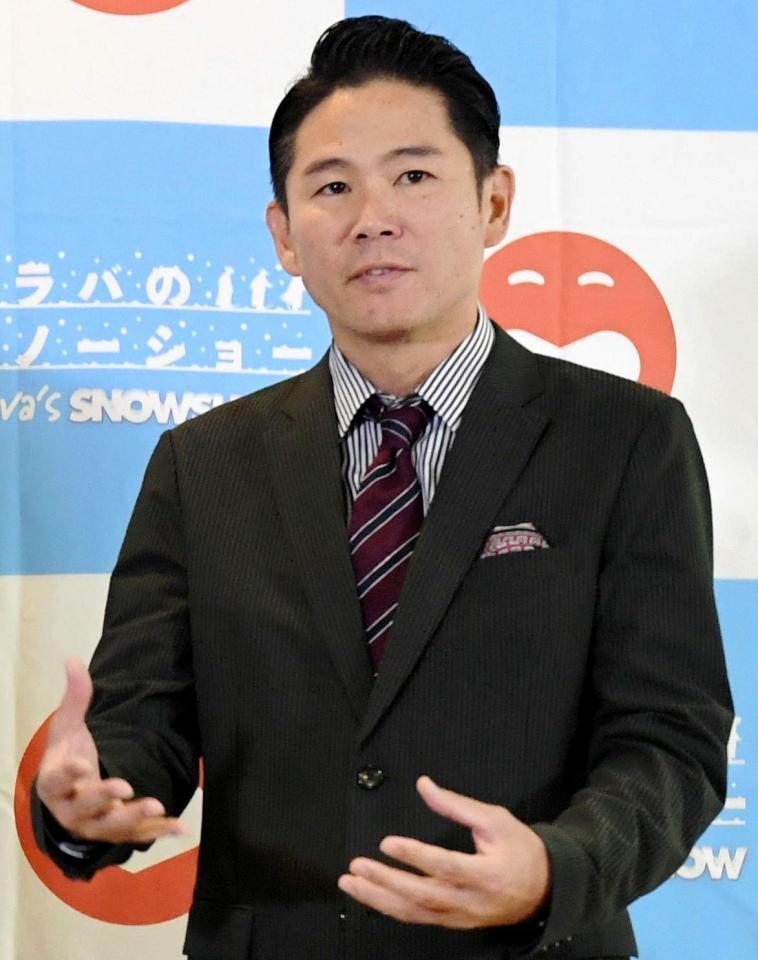 　会見でトークをするガレッジセール・川田広樹＝都内（撮影・開出牧）