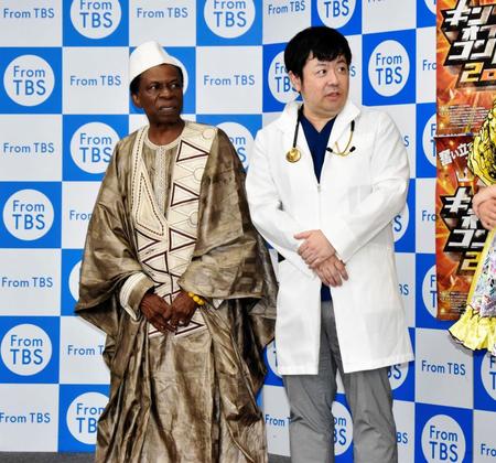 異色のコンビを結成し、キングオブコントへの参戦を発表した、お医者さんコンのオスマン・サンコン（左）、大竹真一郎＝東京・ＴＢＳ放送センター