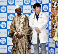 異色のコンビを結成し、キングオブコントへの参戦を発表した、お医者さんコンのオスマン・サンコン（左）、大竹真一郎＝東京・ＴＢＳ放送センター