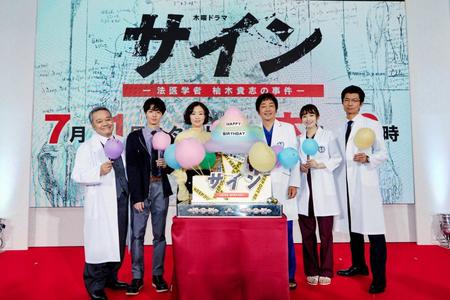 　制作発表に出席した（左から）西田敏行、高杉真宙、松雪泰子、大森南朋、飯豊まりえ、仲村トオル＝都内