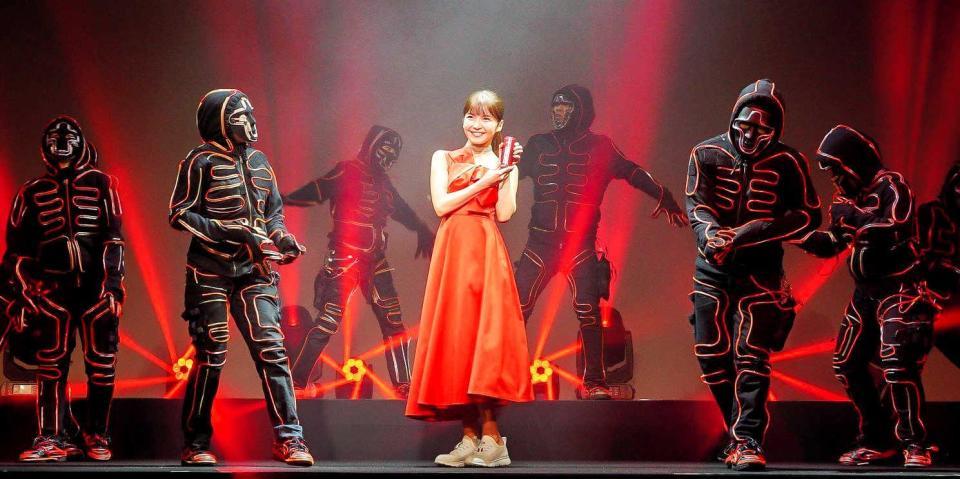 　ＥＬ　ＳＱＵＡＤとともにダンスを披露した宇野実彩子＝東京・芝公園  