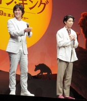 映画「ライオン・キング」プレミアム吹き替え版声優発表イベントに登場した江口洋介（左）と賀来賢人＝東京・品川インターシティホール