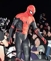 スパイダーマンになりきって登場した伊藤健太郎＝東京・ＴＯＨＯシネマズ六本木