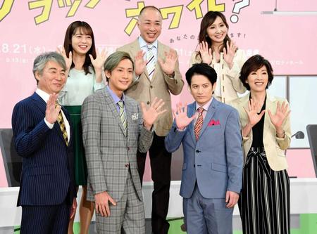　笑顔で手を振る（前列左から）羽場裕一、内博貴、佐藤アツヒロ、真琴つばさ（後列左から）斉藤優里、八十田勇一、愛原実花＝都内（撮影・棚橋慶太）