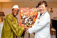 「キングオブコント２０１９」の１回戦を突破したオスマン・サンコン（左）、大竹真一郎