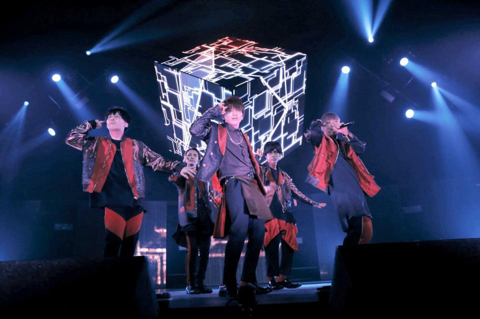 　熱いパフォーマンスを披露するＤａ－ｉＣＥの（左から）工藤大輝、和田颯、花村想太、岩岡徹、大野雄大＝渋谷のＮＨＫホール