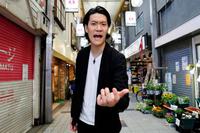 Ｒ-１優勝特番でツッコミまくる霜降り明星・粗品