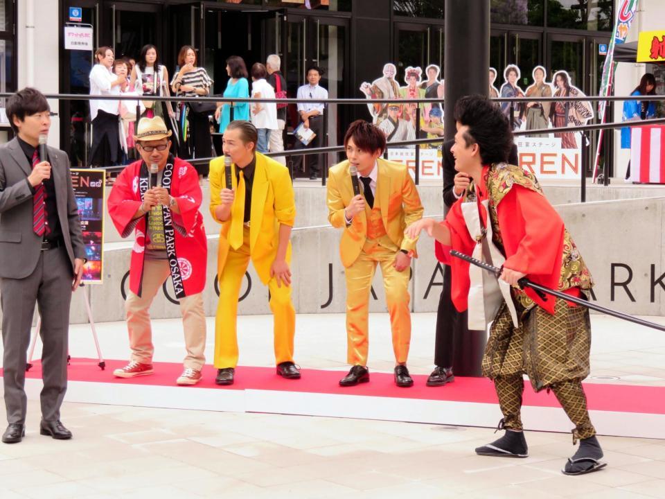 （左から）和牛・川西賢志郎、矢野勝也、アキ、祇園の木崎太郎、ミサイルマン・岩部彰＝ＣＯＯＬ　ＪＡＰＡＮ　ＰＡＲＫ　ＯＳＡＫＡ