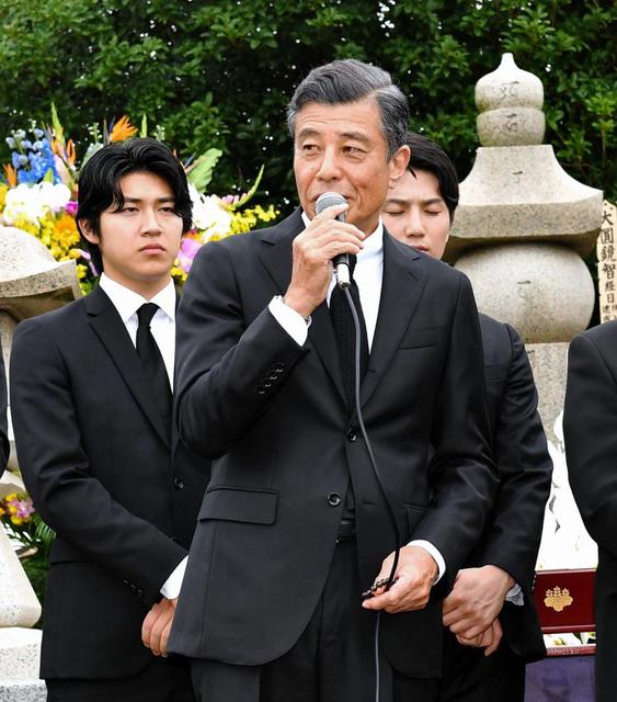 裕次郎さん三十三回忌で石原軍団集結 舘ひろし、神田正輝ら参列し思い