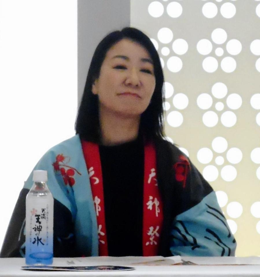 天神祭生中継の会見に参加したハイヒール・リンゴ＝大阪天満宮