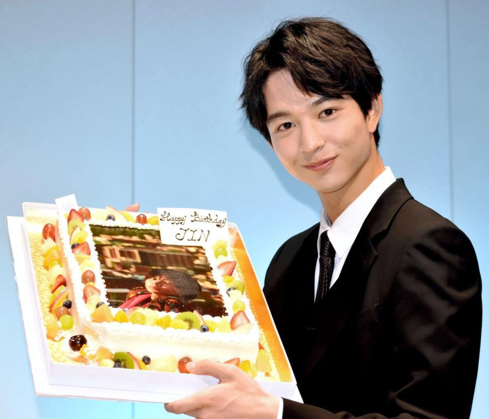 　バースデイイベントを行った鈴木仁＝都内