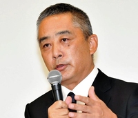 　一連の騒動について会見する吉本興業・岡本社長＝都内（撮影・出月俊成）