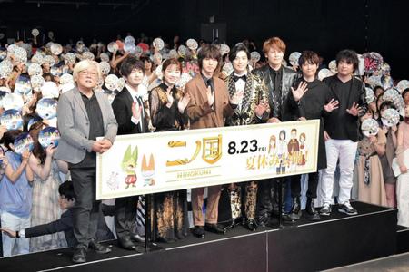 イベントに登場した（左から）百瀬義行監督、津田健次郎、永野芽郁、山崎賢人、新田真剣佑、宮野真守、梶裕貴、日野晃博氏＝東京・豊洲ＰＩＴ