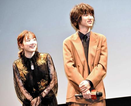 　イベントに登場した永野芽郁（左）、山崎賢人＝東京・豊洲ＰＩＴ