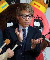 　相方の田村亮や吉本興業について語るロンドンブーツ１号２号の田村淳＝都内（撮影・堀内翔）